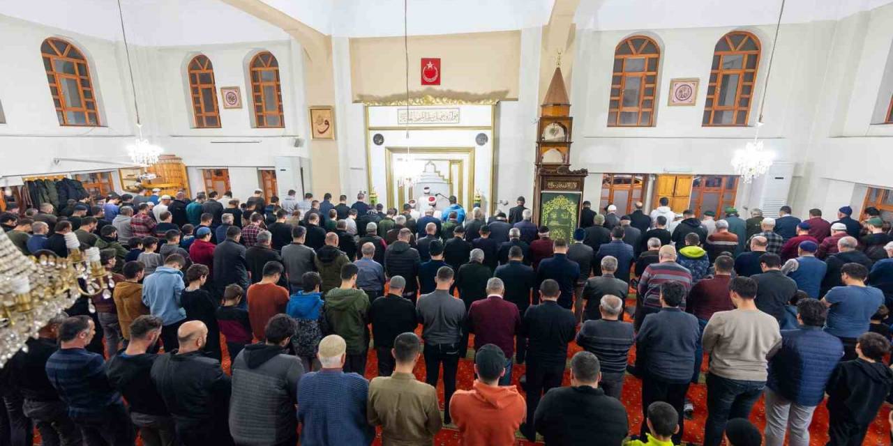 Ramazan Ayının İlk Teravih Namazı Kılındı