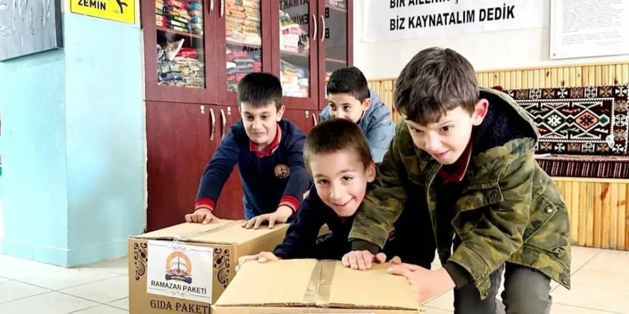 Öğrenciler İhtiyaç Sahipleri İçin Ramazan Kolileri Hazırladılar