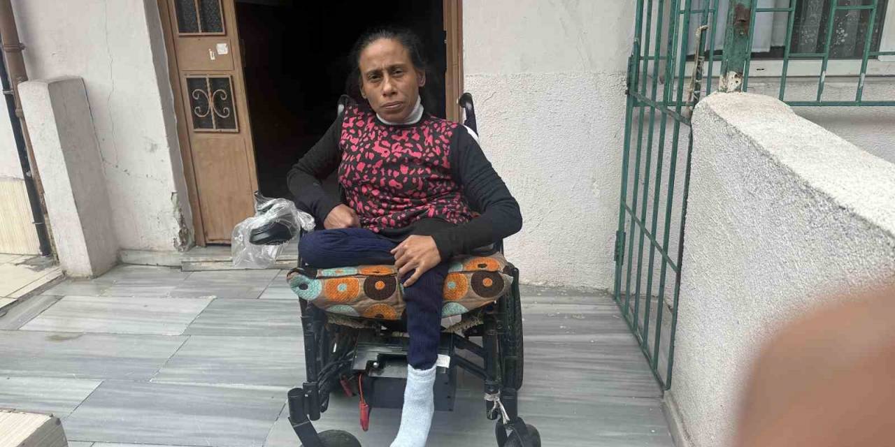 İstanbul’da Bekçilerden İnsanlık Örneği Kamerada: Bedensel Engelli Kadını Evine Kadar Taşıdılar