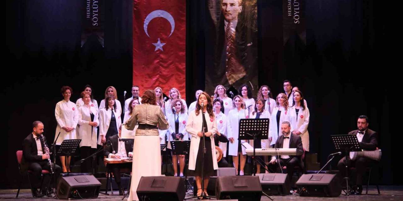 Hekimlerden Beyaz Önlükleriyle Konser