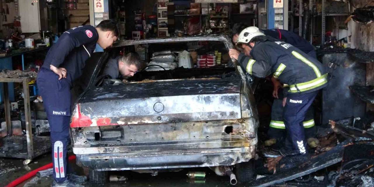 Oto Aksesuarı Yapılan İş Yeri Yangında Küle Döndü, Sahipleri Gözyaşı Döktü