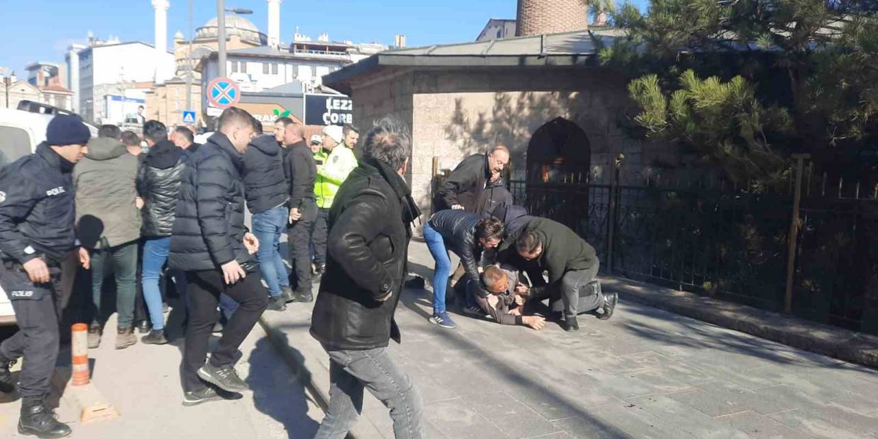 Yan Baktın Kavgasında Kan Aktı