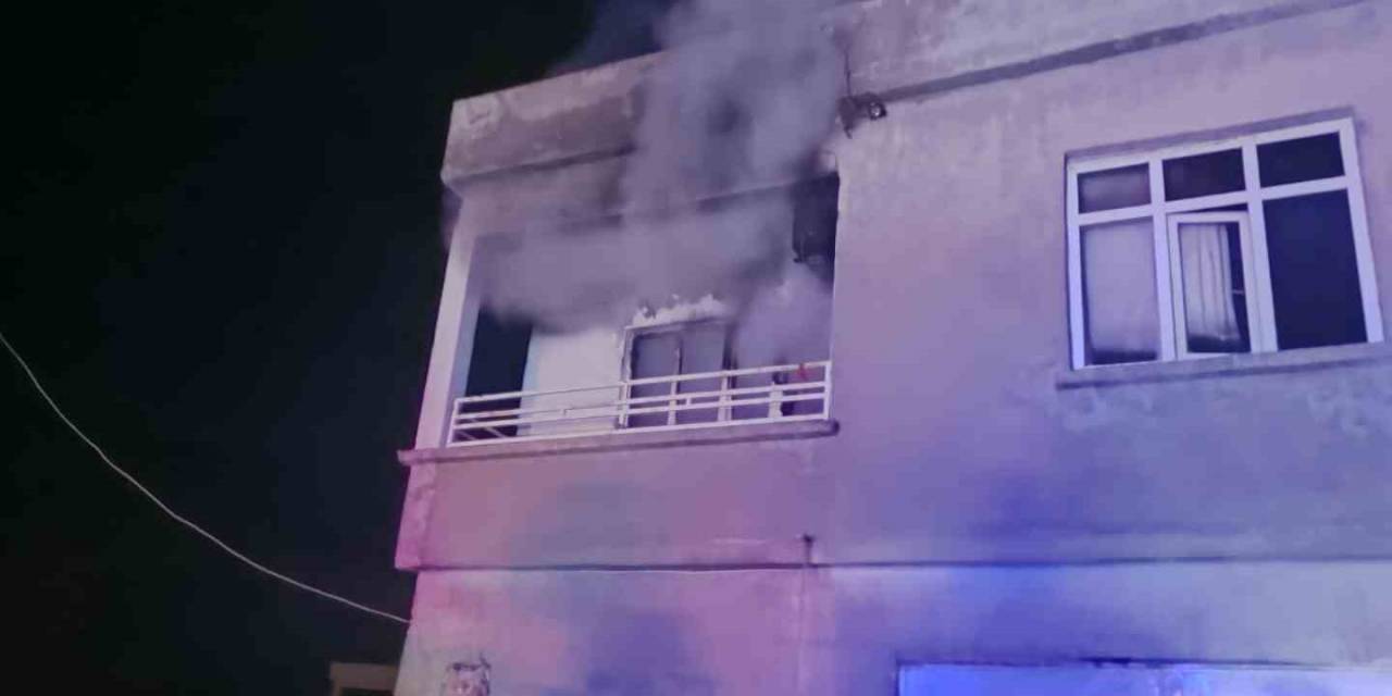 Yaşlı Çiftin Evinde Çıkan Yangın Maddi Hasara Yol Açtı