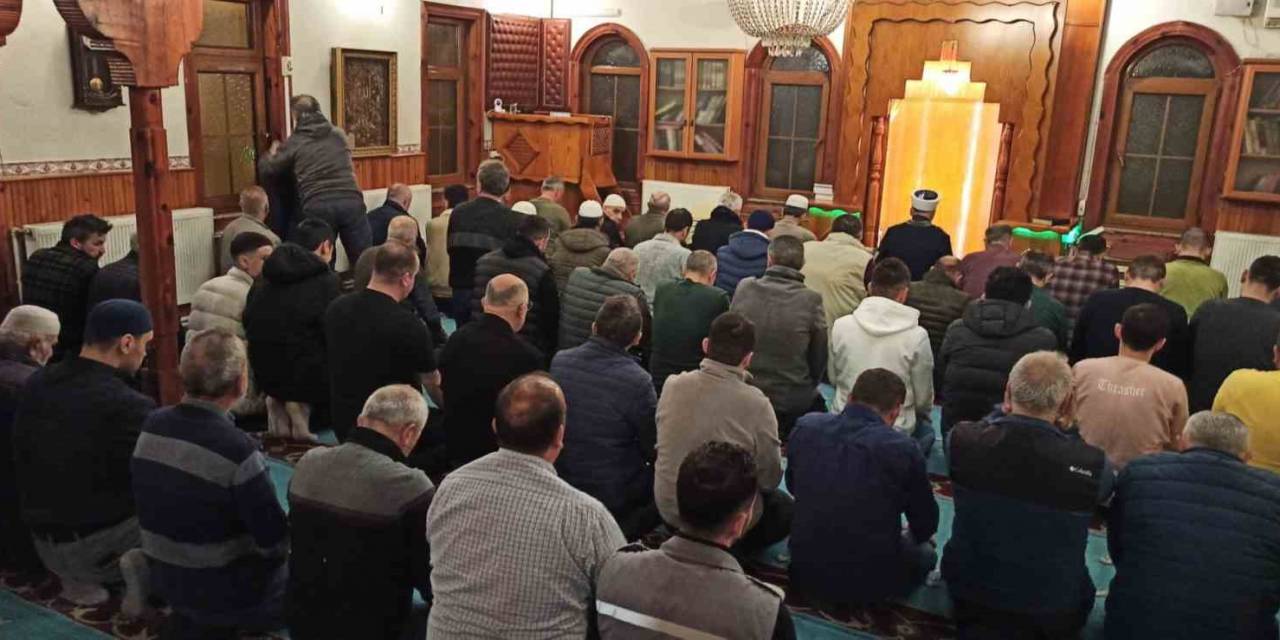 Devrek’te İlk Teravih Namazı İdrak Edildi