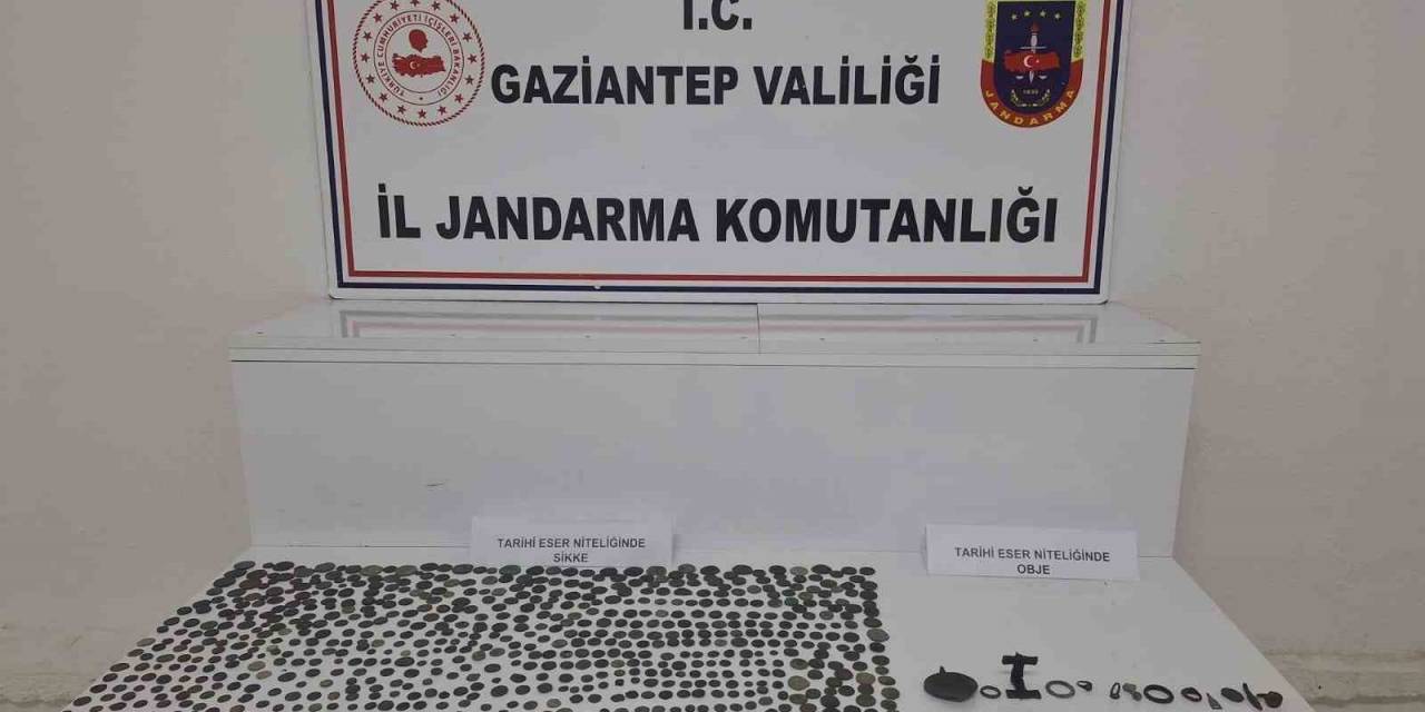 Gaziantep’te 913 Adet Tarihi Eser Niteliğinde Sikke Ele Geçirildi