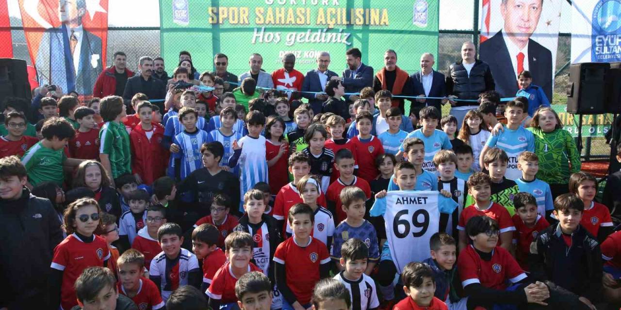 Eyüpsultan’da Yapımı Tamamlanan ‘Göktürk Spor Sahası Ve Tesisleri’ Futbol Tutkunlarıyla Buluştu