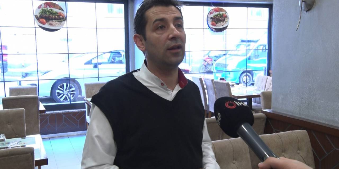 Boğazına Yemek Takılan Müşterisinin Hayatını Heimlich Manevrası İle Kurtardı