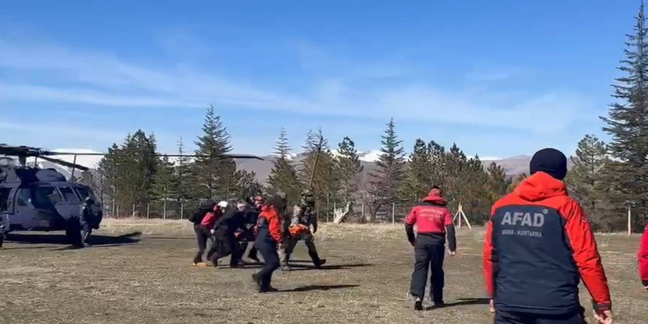 Niğde’de Kar Kütlesi Altında Kalan Dağcının Cesedi Helikopterle Alındı