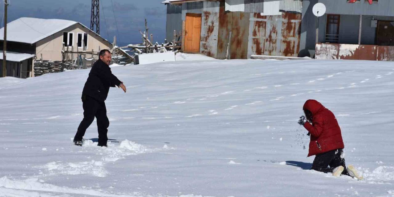 Yüksek Kesimlerde Kış, Şehir Merkezinde Bahar Yaşanıyor