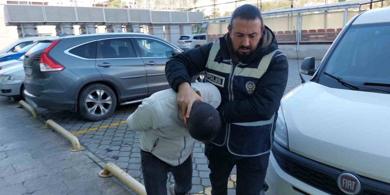 Kar Maskesi Takıp Patronuna Götürülen Parayı Gasp Etti