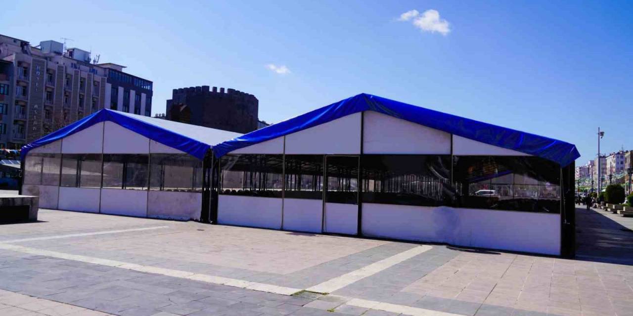 Diyarbakır’ın İki Ayrı Merkezinde İftar Çadırı