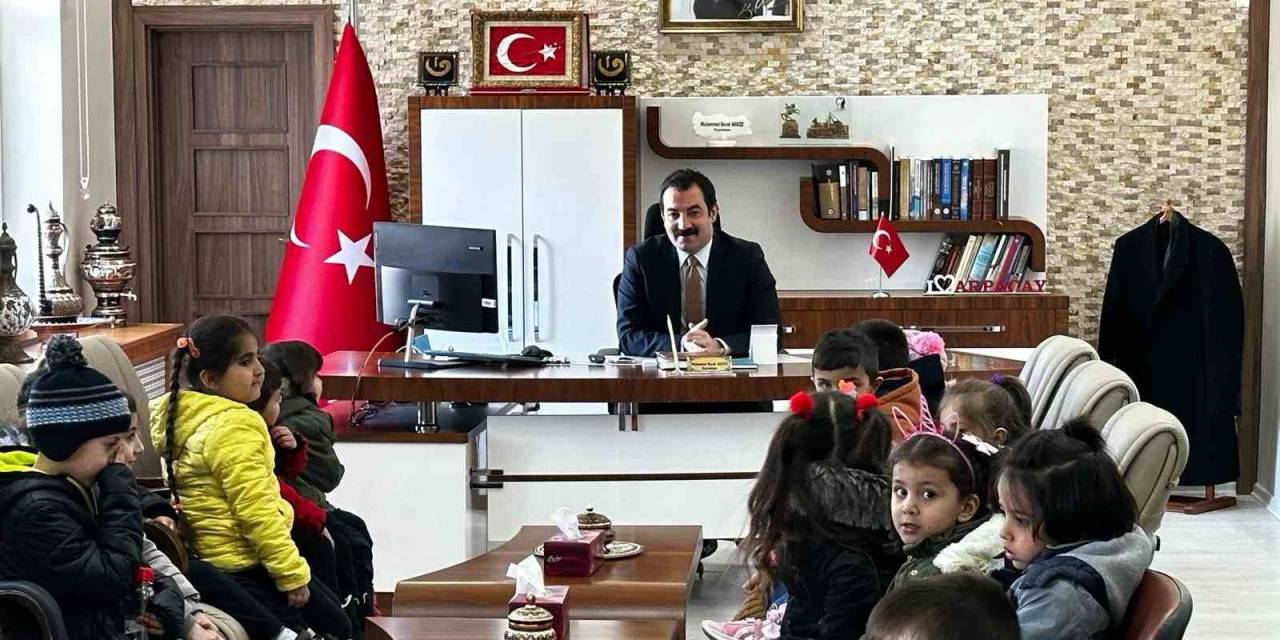 Minik Öğrencilerden Kaymakam Akköz’e Ziyaret