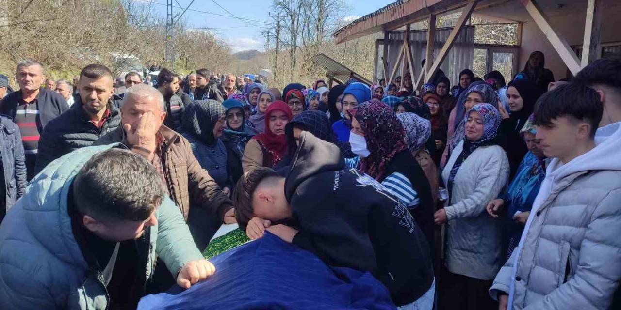 Bartın’daki Feci Kazada Ölen Sürücü Son Yolculuğuna Uğurlandı