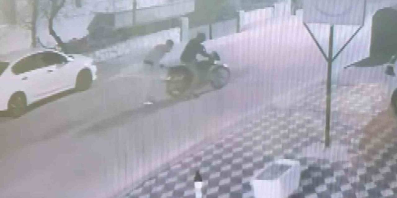 Önce Elini Yıkadı, Sonra Motosikleti Çaldı