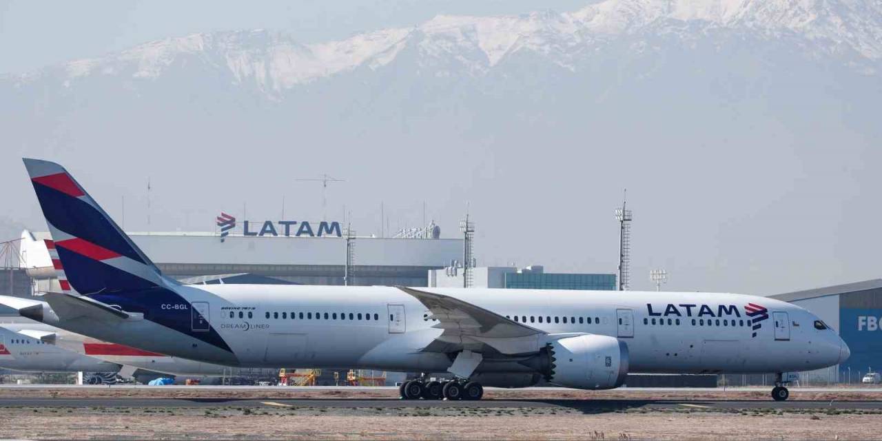 Latam Havayolları’na Ait Uçaktaki Teknik Sorun Nedeniyle 50 Kişi Yaralandı