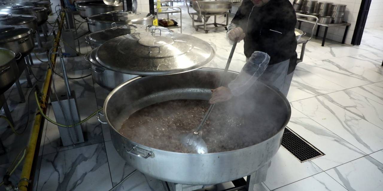 Ramazan Bereketi İhtiyaç Sahiplerinin Sofralarına Taşınıyor