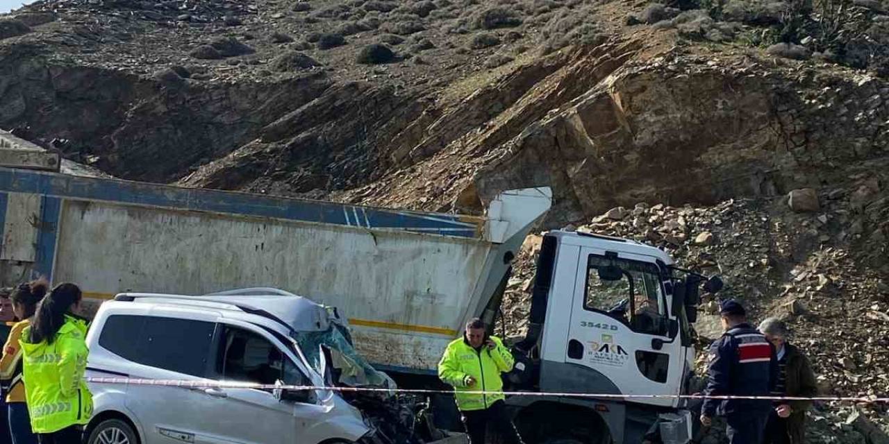 Gökçeada’da Kamyon İle Ticari Araç Kafa Kaya Çarpıştı: 1 Kişi Öldü
