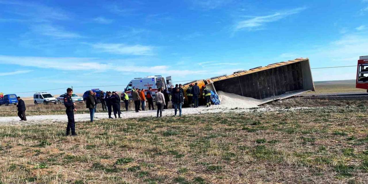 Konya’da Hafriyat Kamyonu Devrildi: 1 Yaralı