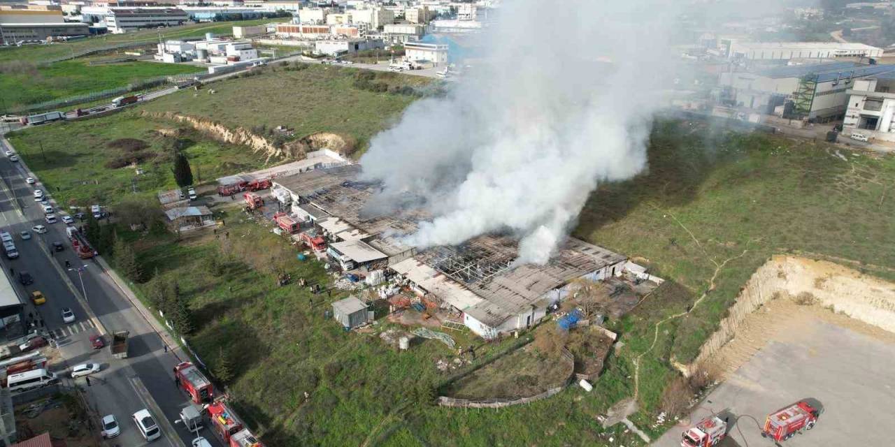 Tuzla’da Boya Fabrikasında Yangın