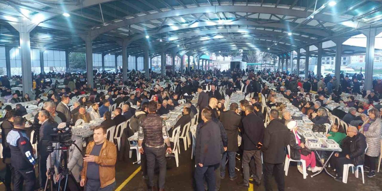 Tekirdağ’da 5 Bin Kişilik İftar Sofrası Kuruldu