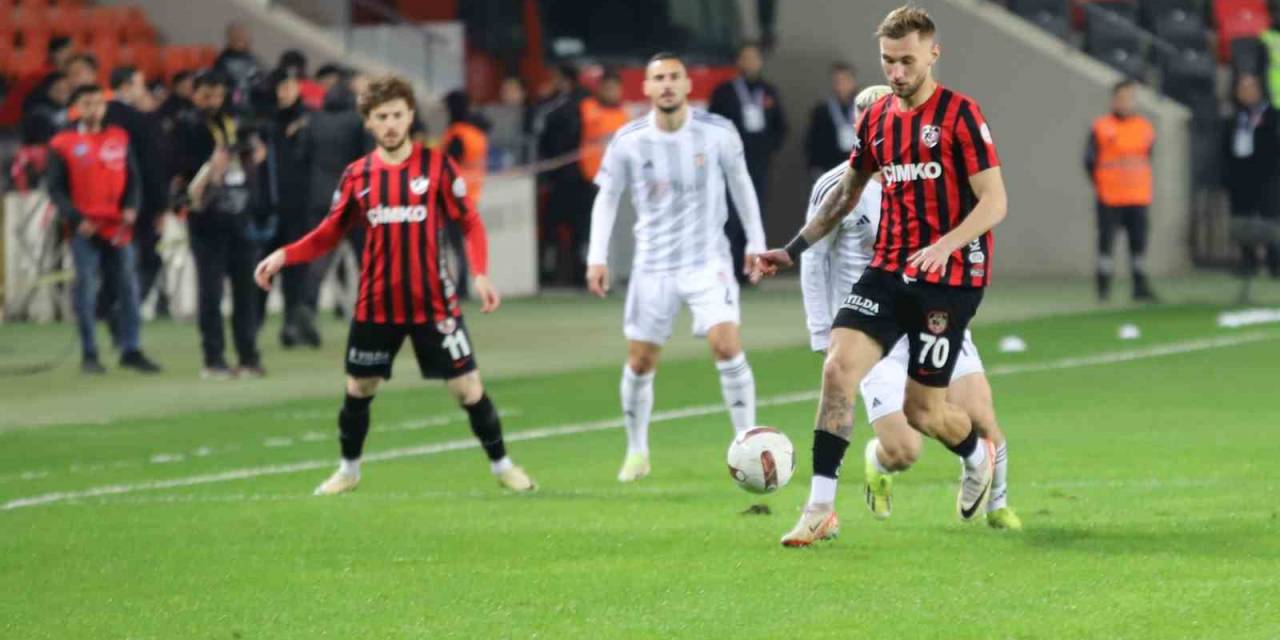 Trendyol Süper Lig: Gaziantep Fk: 1 - Beşiktaş: 0 (İlk Yarı)