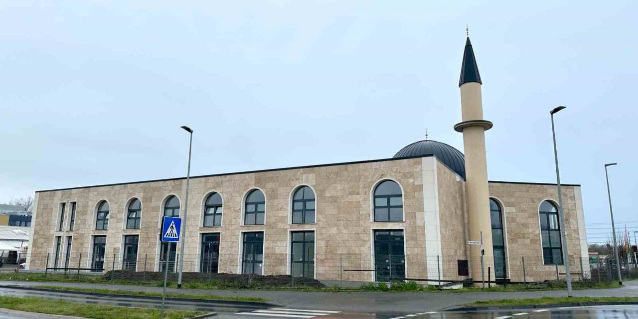 Almanya’da Ramazan Ayının İlk İftarı Yapıldı