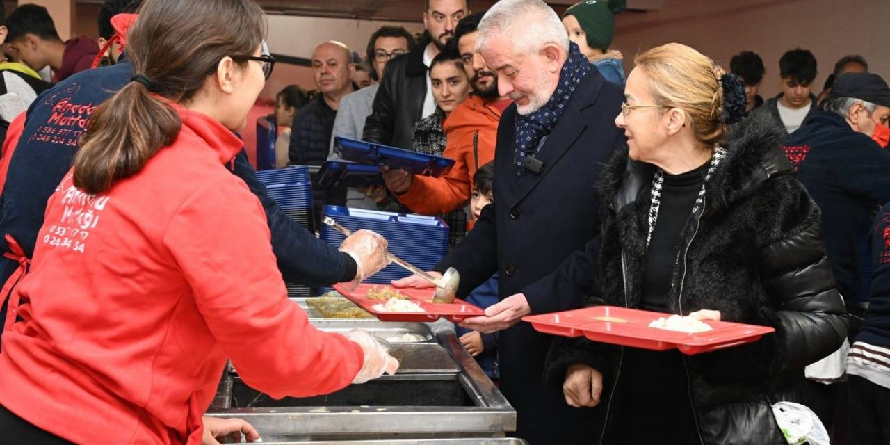 Isparta Belediyesi’nin İftar Sofrasında Birlik Ve Beraberlikle İlk İftar Açıldı