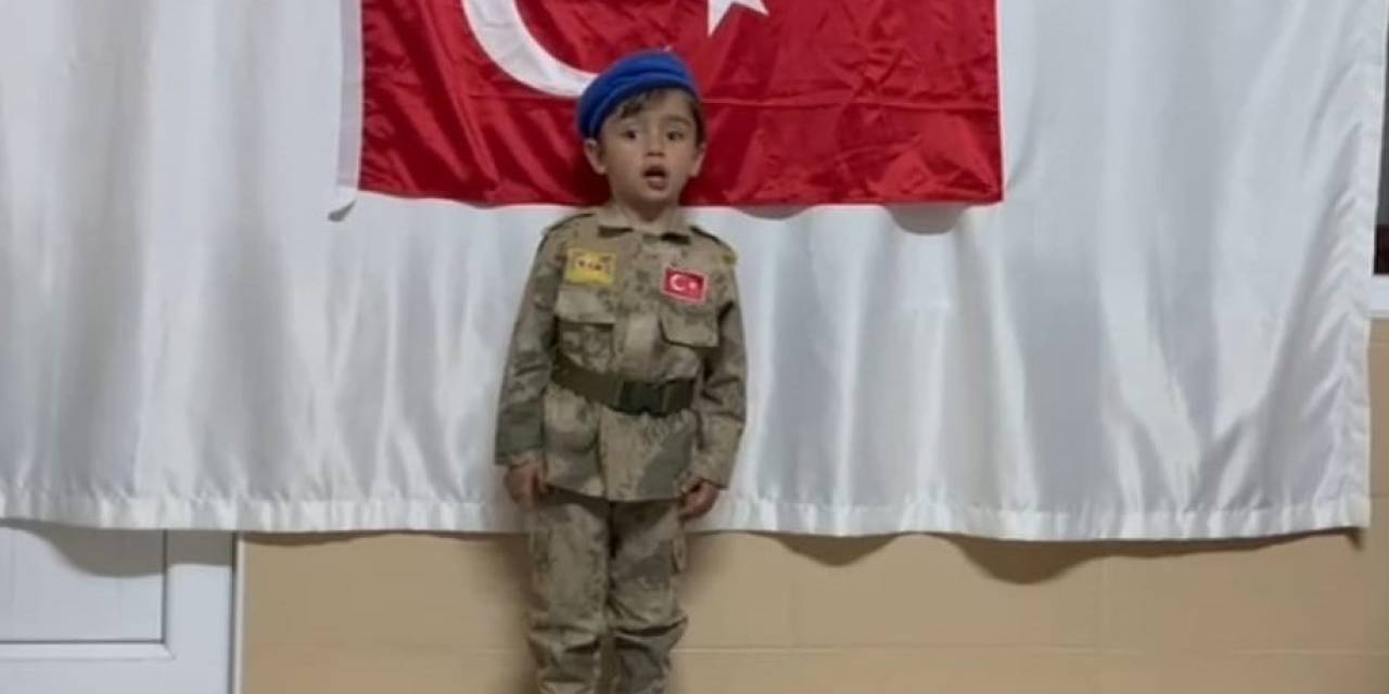 Küçük Ömer’in İstiklal Marşı Coşkusu