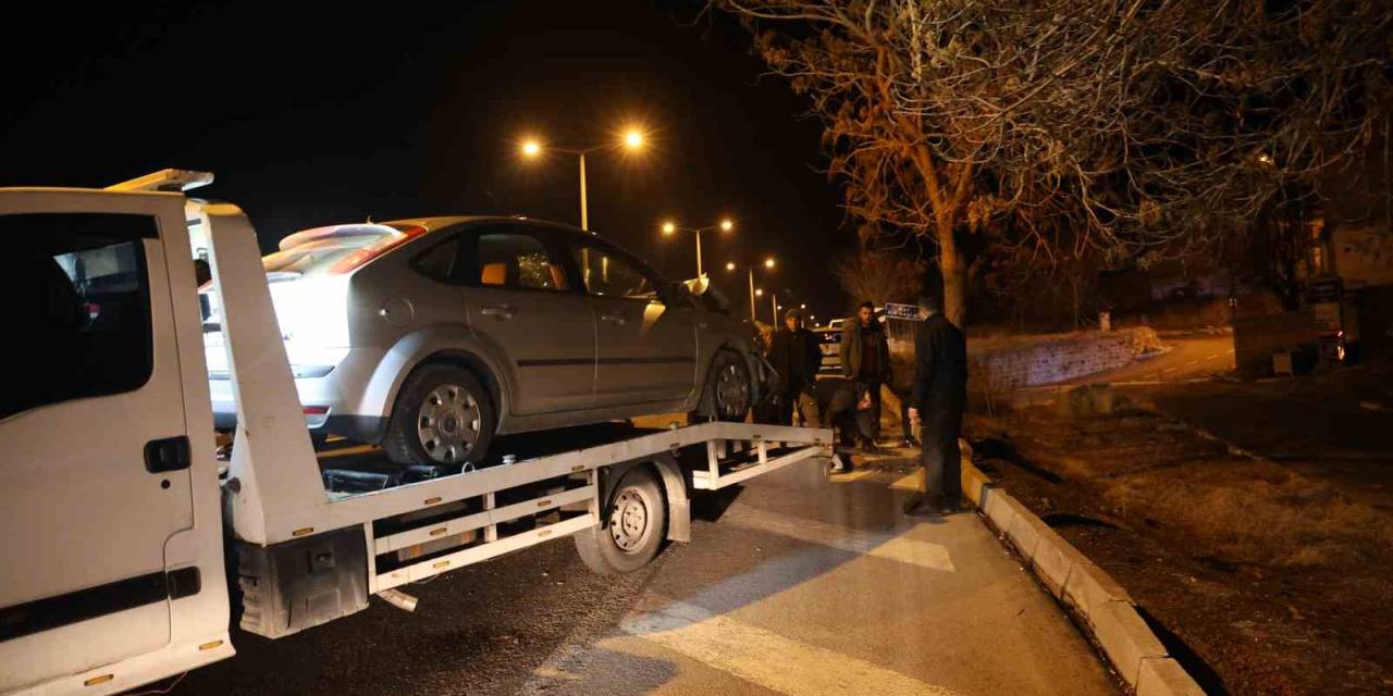 Nevşehir’de Kontrolden Çıkan Araç Ağaca Çarptı: 1 Yaralı