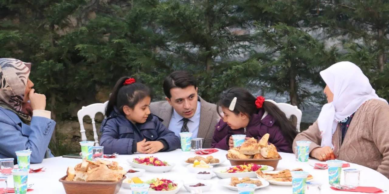 Kaymakam İlk İftarı Şahit Yakınları Ve Gazilerle Yaptı
