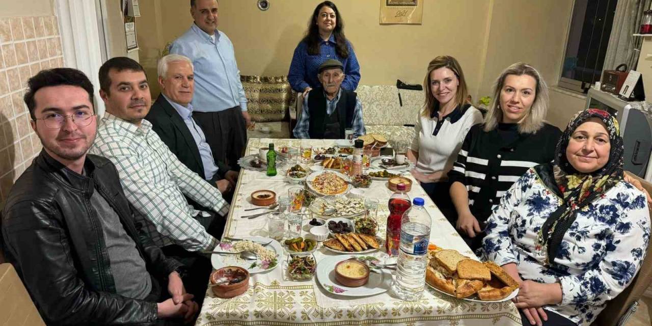 Mustafa Bozbey İlk İftarını Güler Ailesiyle Yaptı