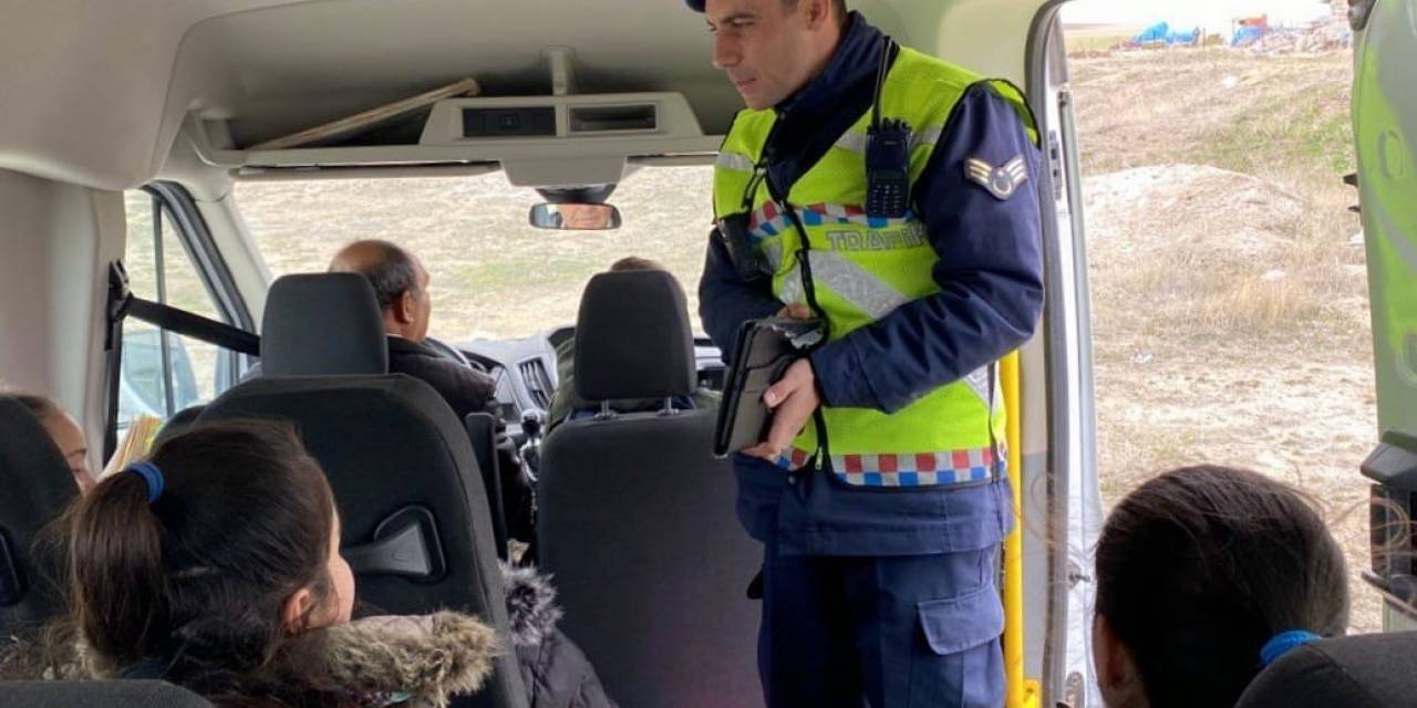 Trafik Jandarmasından Öğrenci Servislerine Sıkı Denetim
