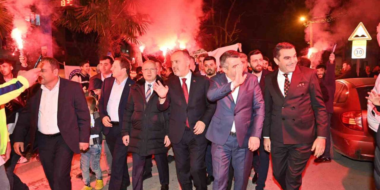 Başkan Aktaş’a Gençlerden Coşkulu Karşılama