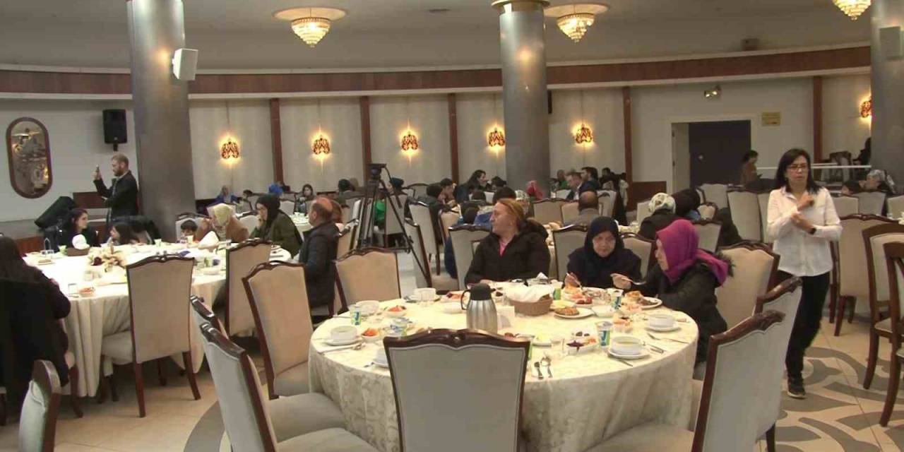 Ümraniye Belediye Başkanı Yıldırım, İftarda Vatandaşlarla Bir Araya Geldi