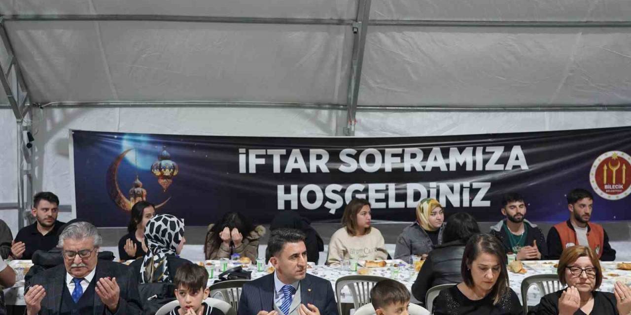 Vali Aygöl Ve Belediye Başkanı Kaya, İlk Oruçları Vatandaşlarla Birlikte Açtı