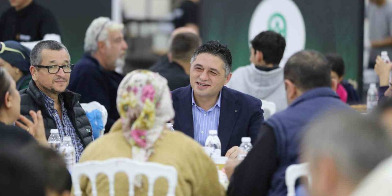 Aliağa Belediyesinden Geleneksel İftar Yemeği