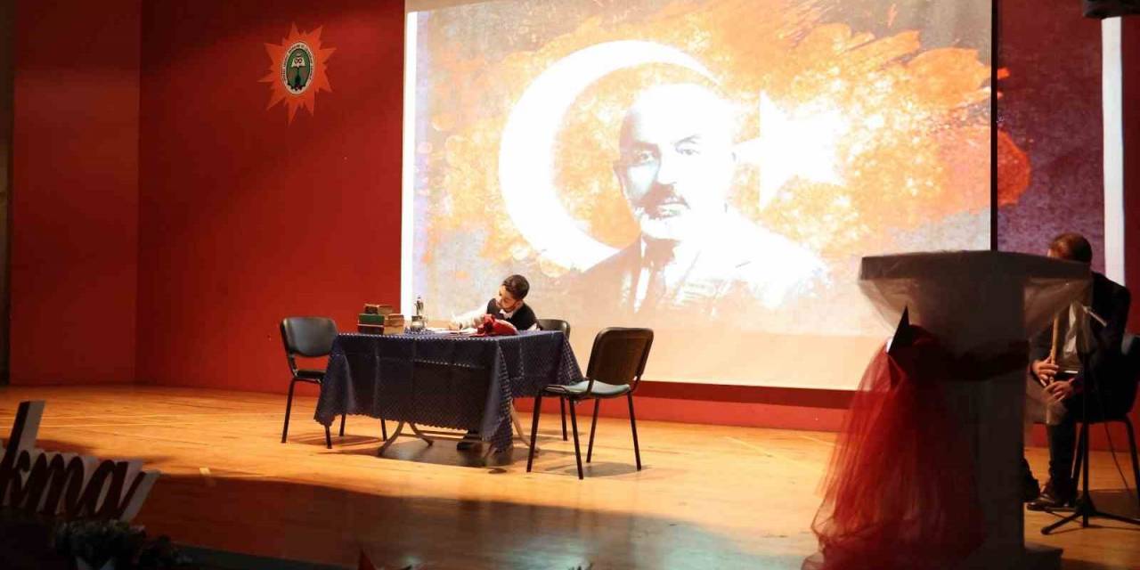 İstiklal Şairini Tiyatro Gösterimi İle Andılar