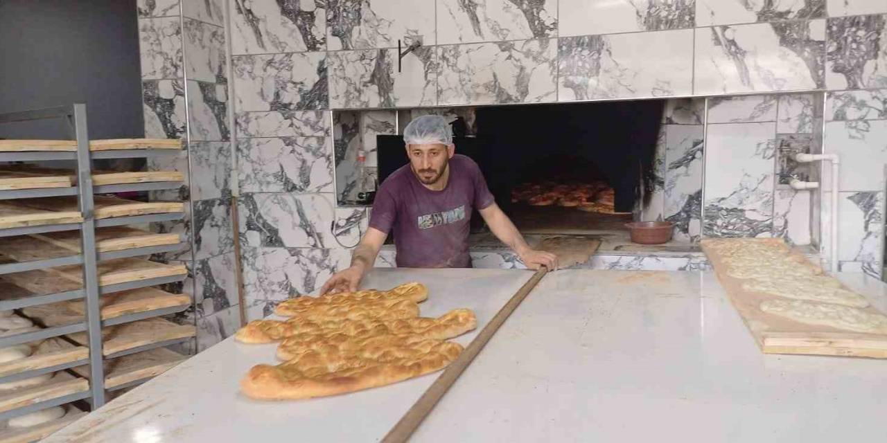 Malazgirt’te Ramazan Pidelerine Yoğun İlgi
