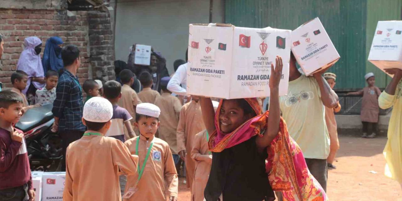 Tdv’den Bangladeş’te İslam’ı Seçen 100 Aileye Ramazan Kolileri
