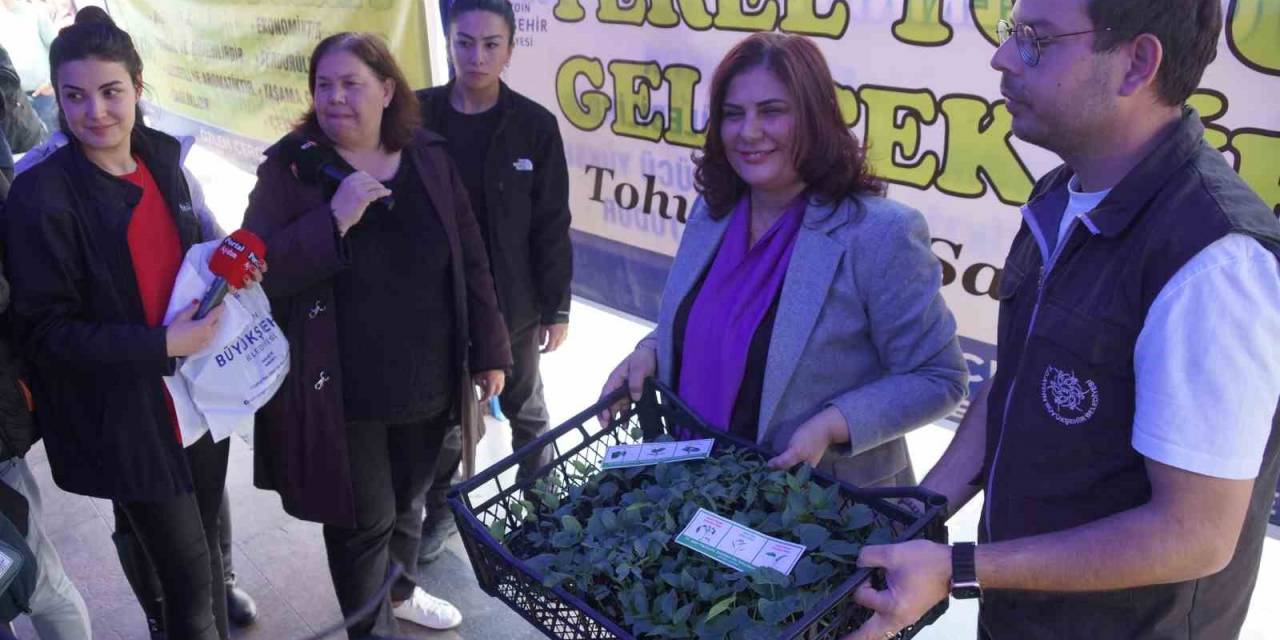 Aydınlılar Ata Tohumu Fidelerini Başkan Çerçioğlu’nun Elinden Aldı