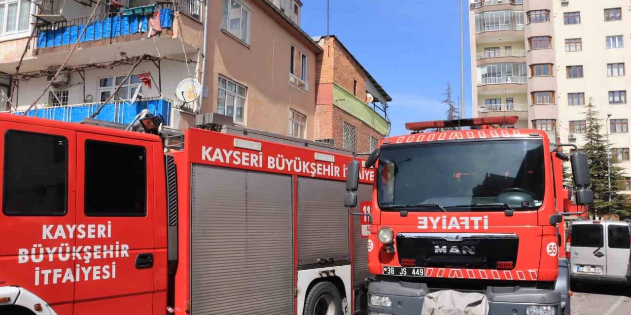 Binadaki Malzemeler Yandı, 1 Kişi Zehirlendi