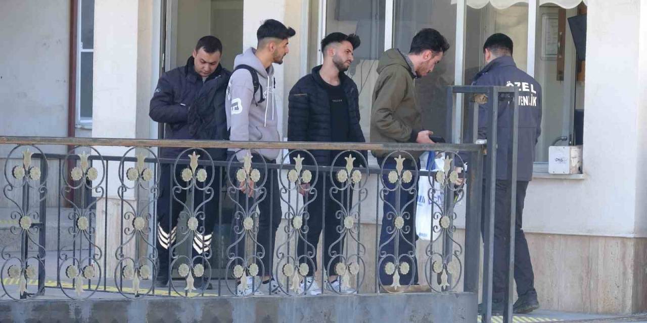 Silahla Oynarken Arkadaşını Vurarak Öldürdü