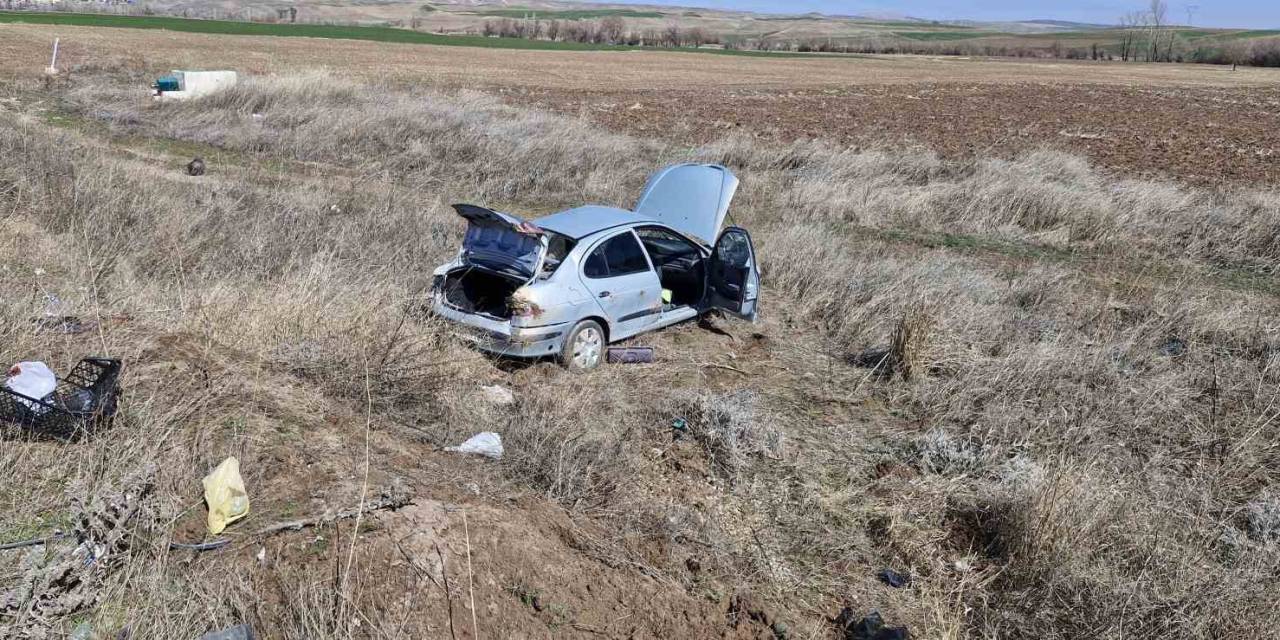 Otomobil Ve Ticari Araç Çarpıştı: 2 Yaralı