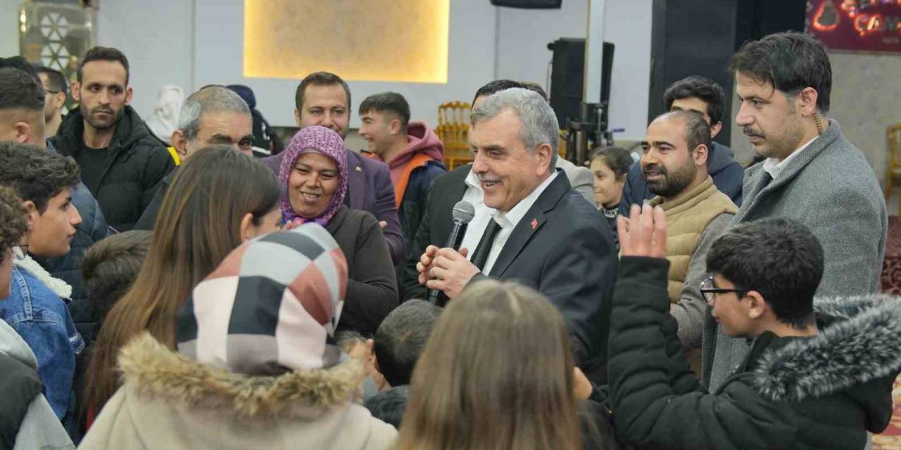 İlk İftarı Depremzedelerle Yaptılar