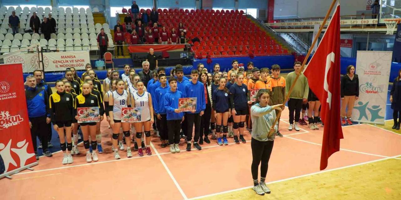 Manisa’da Yapılan Okul Sporları Voleybol Yarı Final Maçları Sona Erdi