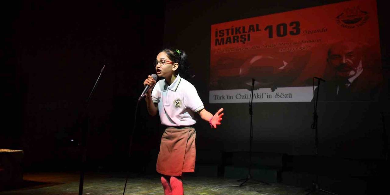 İstiklal Marşı’nı Ezbere Okuyan Öğrenci Büyük Beğeni Topladı