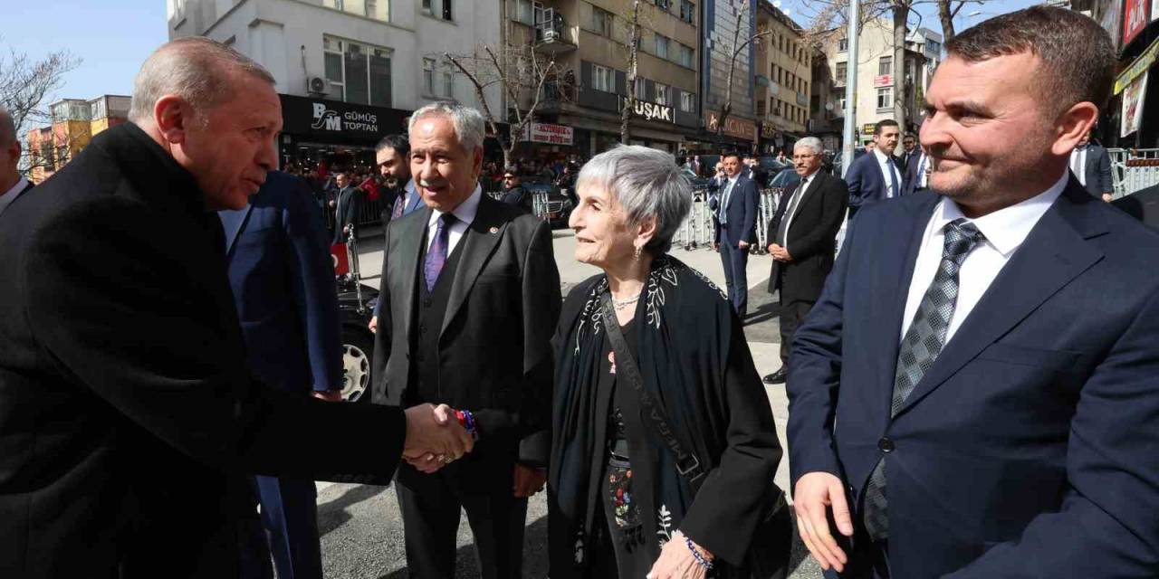 Cumhurbaşkanı Erdoğan: “Gençlerimizi İnternet Mecralarındaki Birtakım Platformların Sanal Dünyalarına Hapsederek Sahip Oldukları Büyük Medeniyet Birikiminden Mahrum Bırakmak İsteyenlere Aradıkları Fırsatı Vermeyeceğiz”(1)