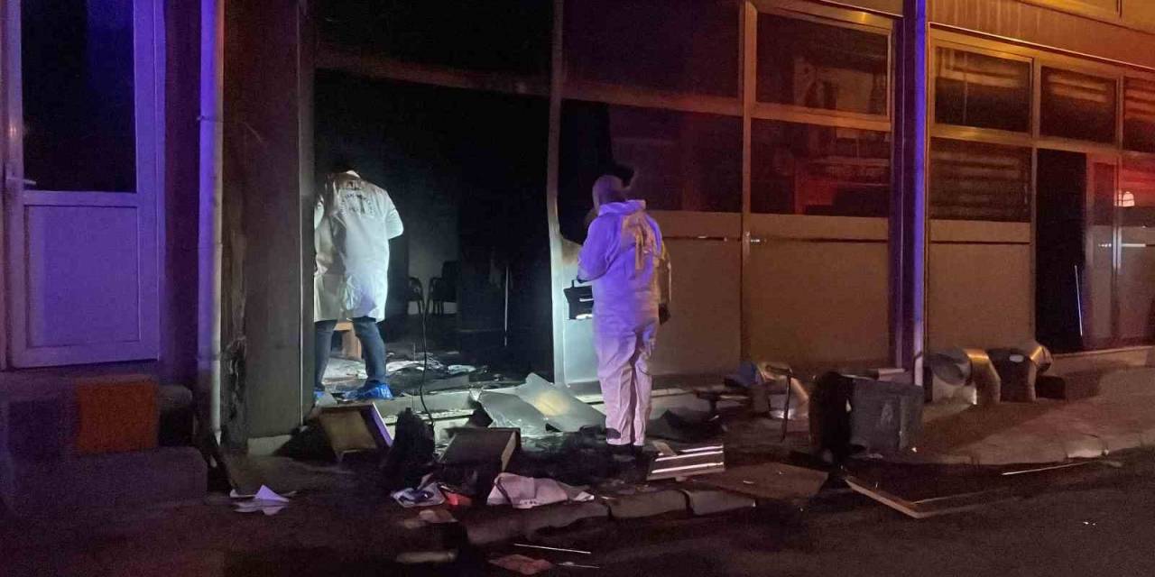 Kırklareli’de Belediyeye Ait Binayı Yaktığı İddiasıyla Tutuklanan Sanığın İlk Duruşması Görüldü