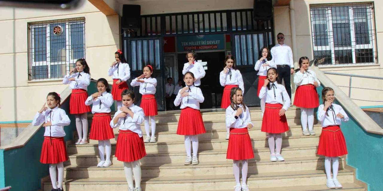 Kahramanmaraş’ta İstiklal Marşı’nın Kabulünü Minik Öğrenciler Hazırladıkları Programla Kutladı