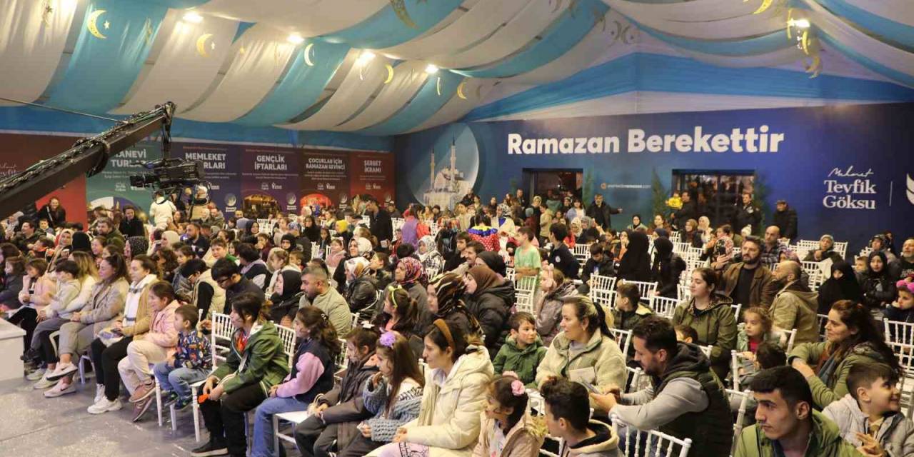 Esenler’de Ramazan Coşkusu Meydanlara Taştı